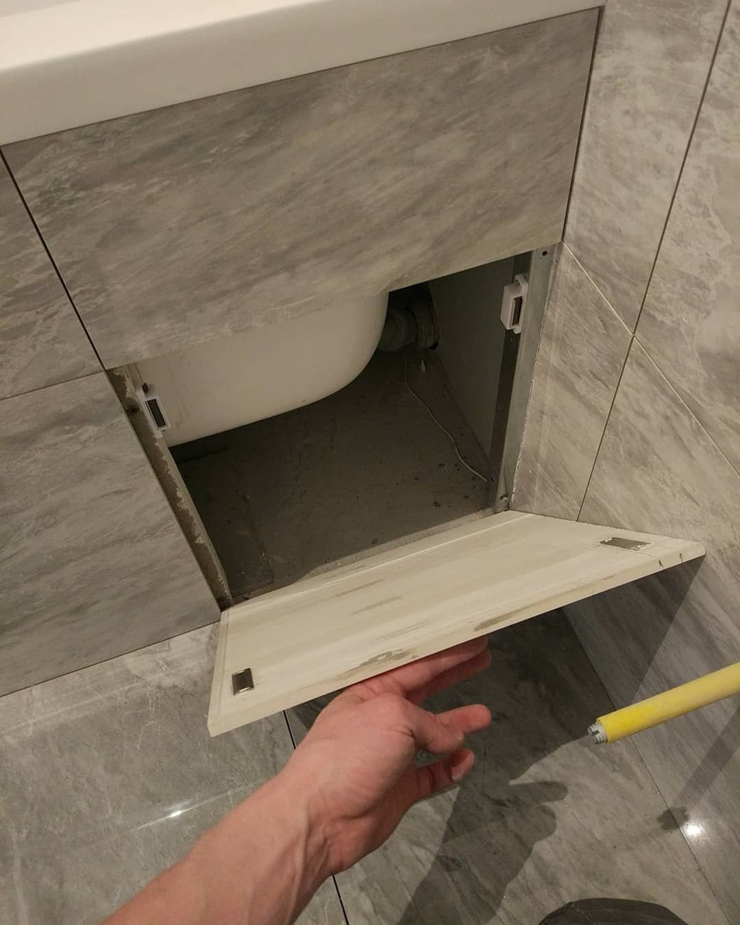Скрытый люк под плитку в ванной - 52 фото