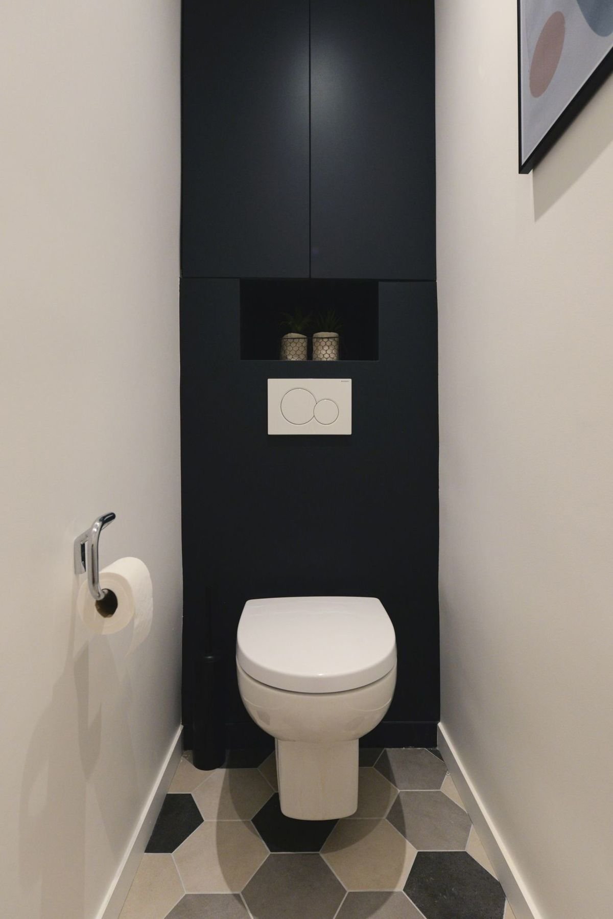 Навесной шкаф в туалет