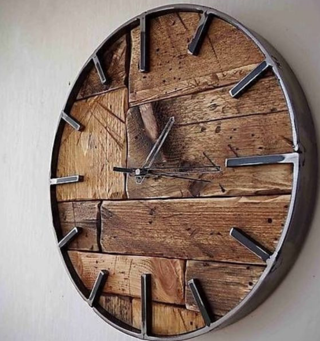 Резные часы из дерева: настенные, настольные и ручные