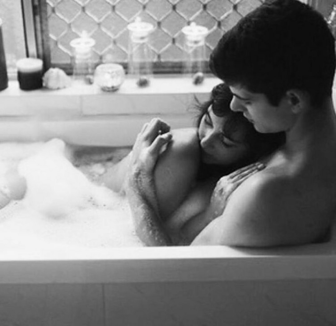 Красивая пара в ванной. A beautiful couple in the bathroom | Фотосессия, Пара, Фотограф