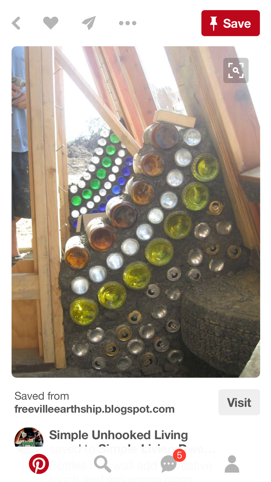 Дом из стеклянных бутылок