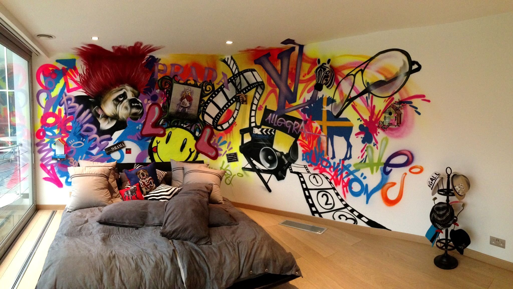 Граффити на стене дома - 50 фото