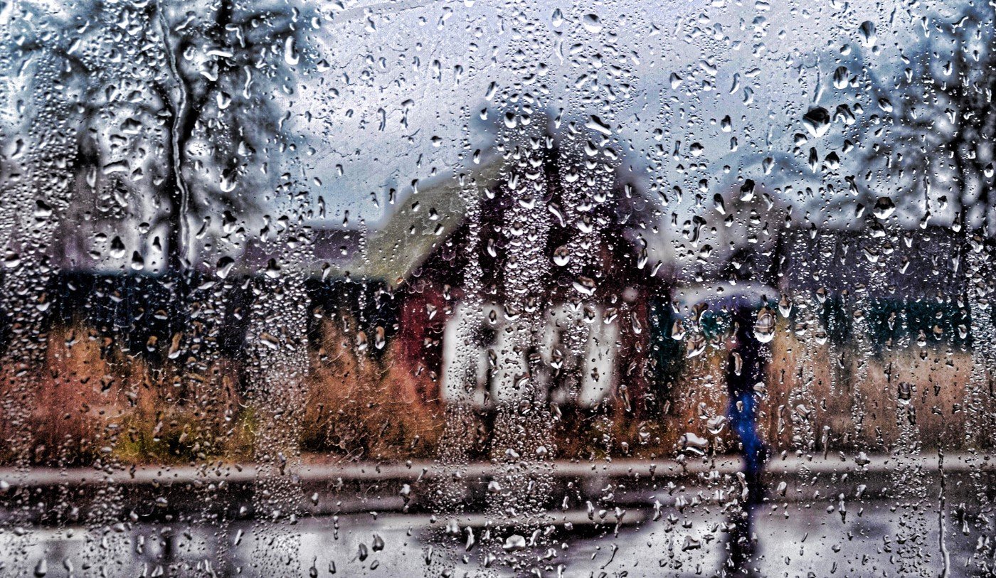 А за окном то дождь слушать. Пасмурный дождливый день. Дождь и холод. Дождливое окно.