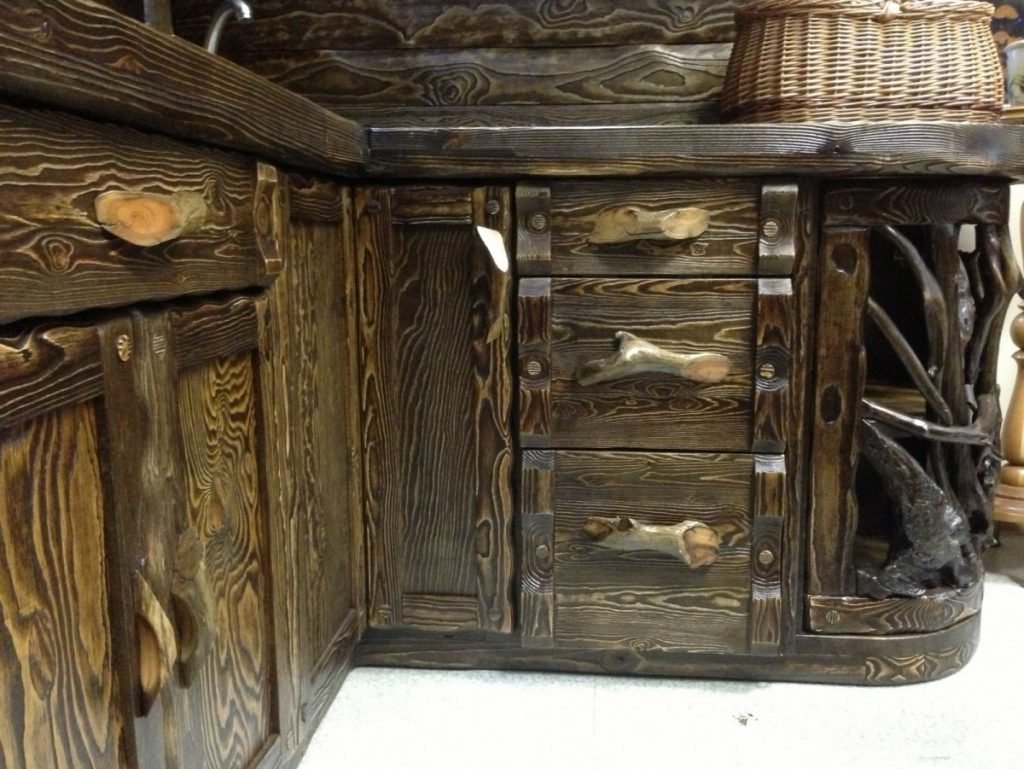 Мебель под старину из дерева