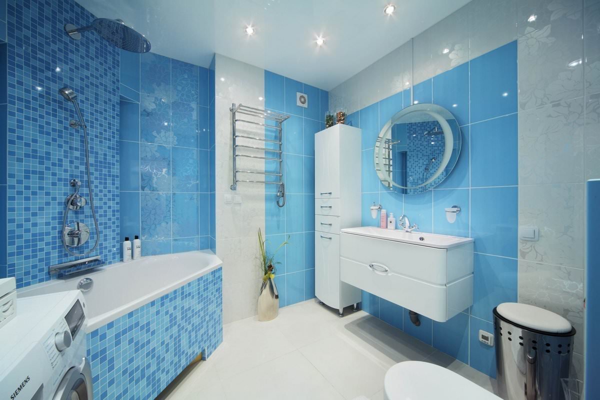 Интерьер ванны в синих тонах