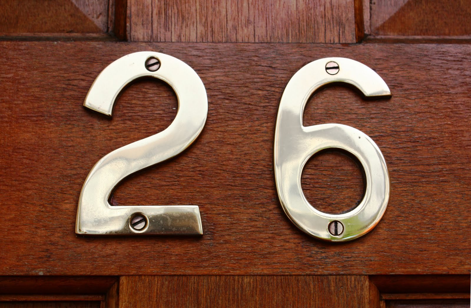 Номерок на дверь квартиры. Номерок на дверь. Цифры на входную дверь. Номер квартиры на дверь.
