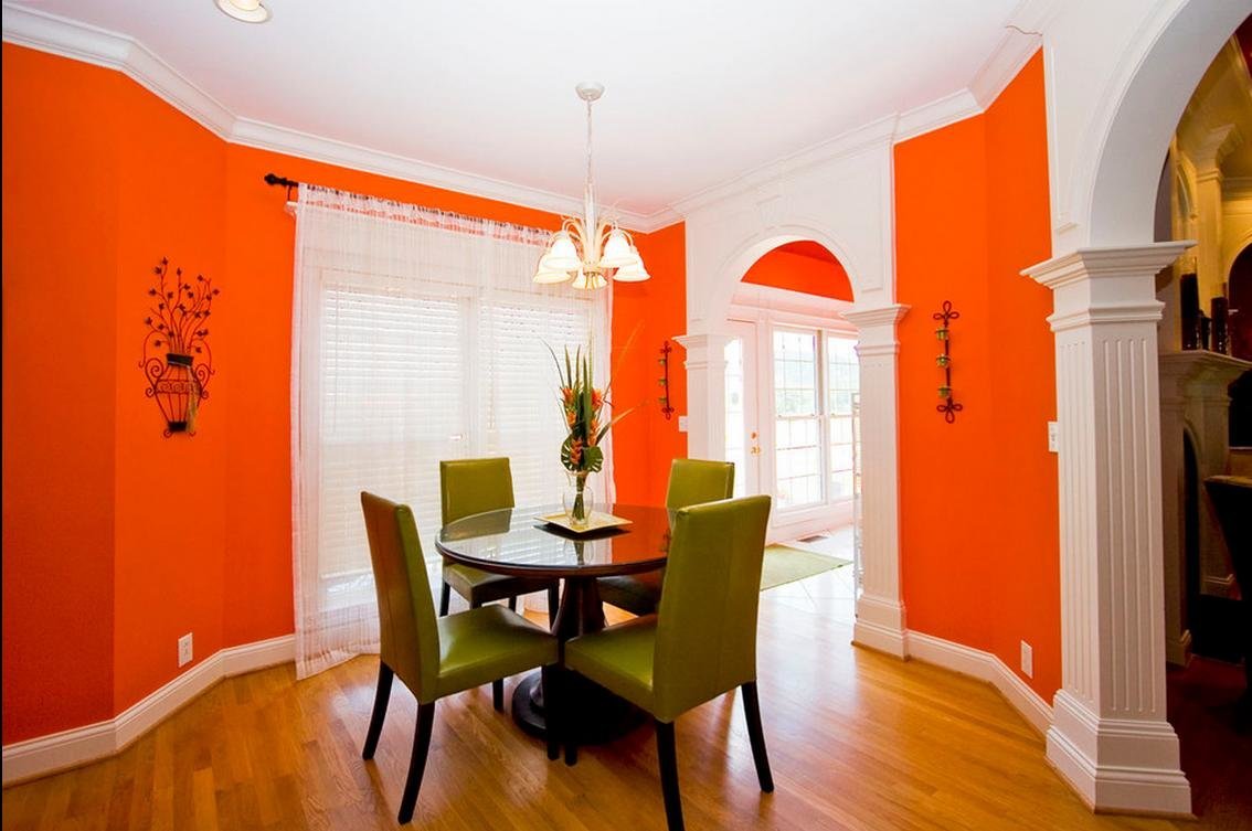 Оранжевые стены