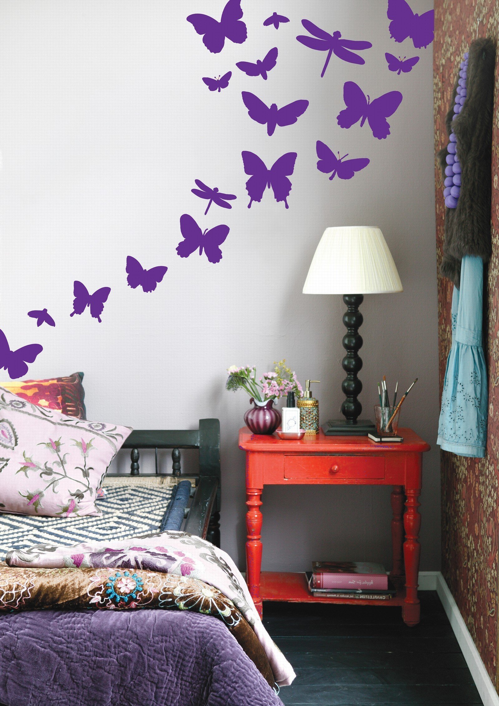 Легкое украшение комнаты. Украшения для комнаты. Декор для стен. Бабочки украшение на стену. Бабочки для украшения комнаты.