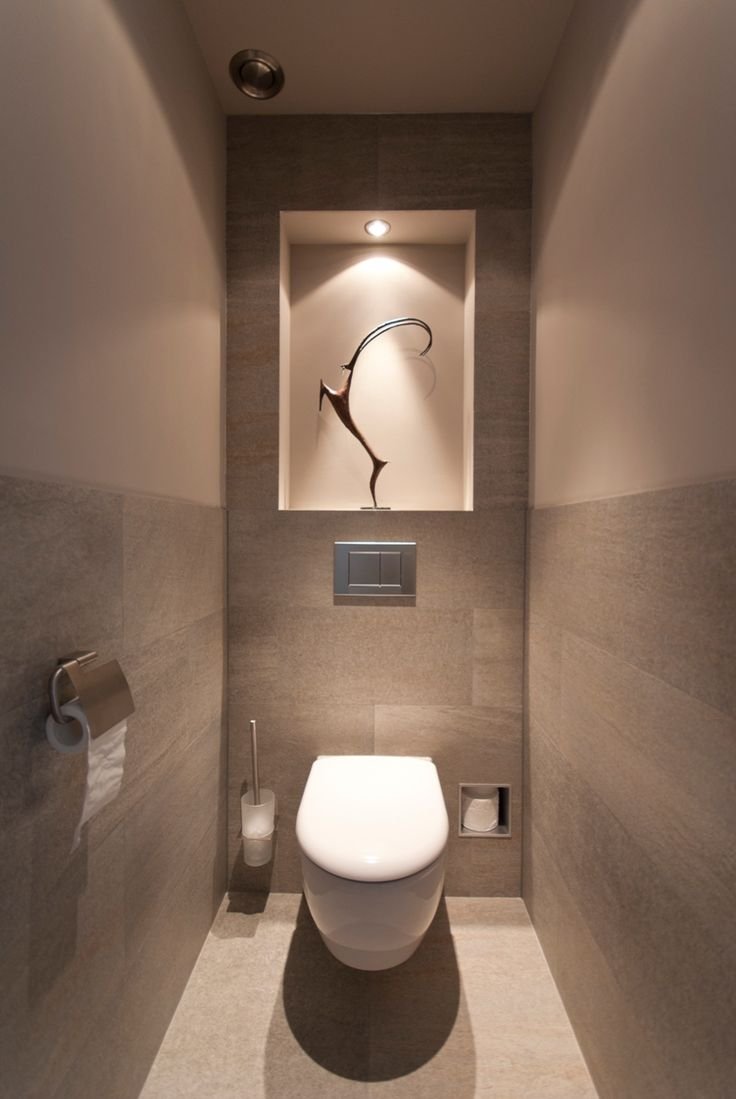 Дизайн маленького туалета с инсталляцией