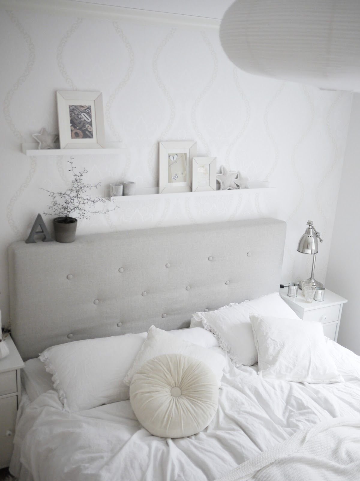 Красивая белая комната