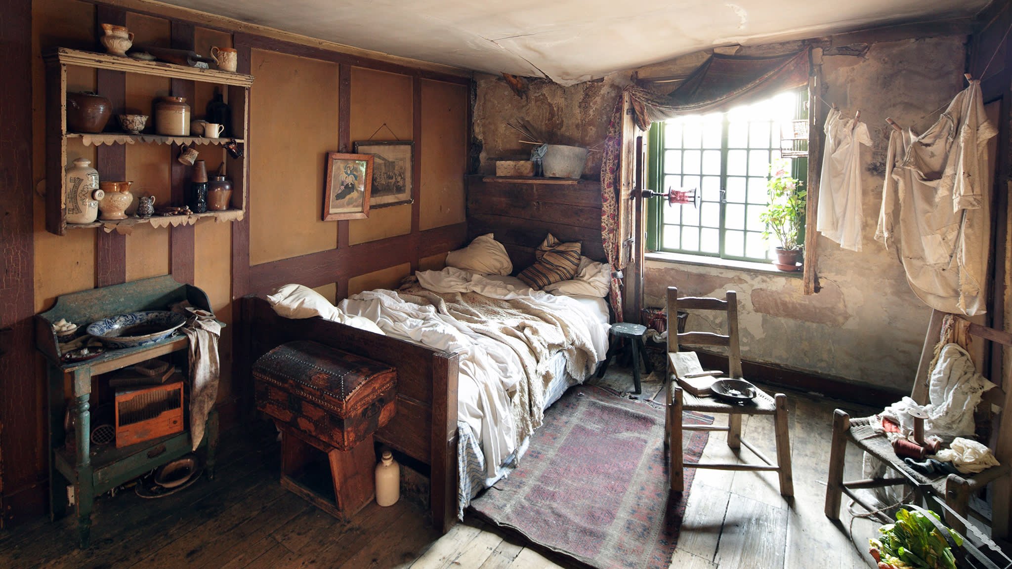 Old bedroom. Спальня в бедном жилище 19 века в Англии. Жилища бедняков Лондон 19в. Бедный дом внутри. Бедная комната.