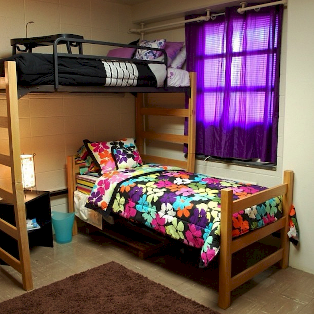 College room. Кровать в общаге. Обустройство комнаты в общежитии. Кровати для общежитий. Комната в общаге обустроить.