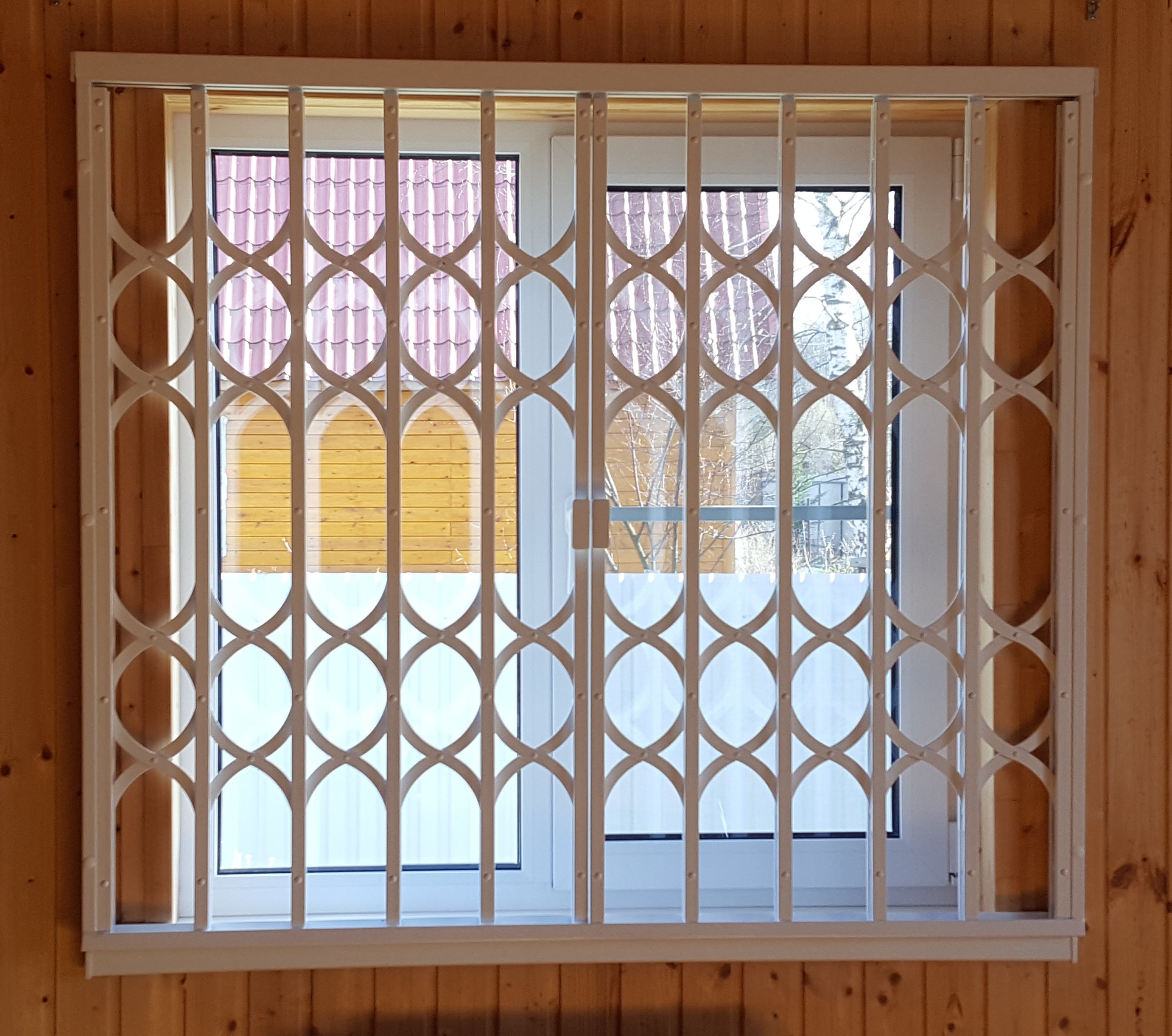 Внутренние решетки на окна для дачи с установкой внутри помещения раздвижные