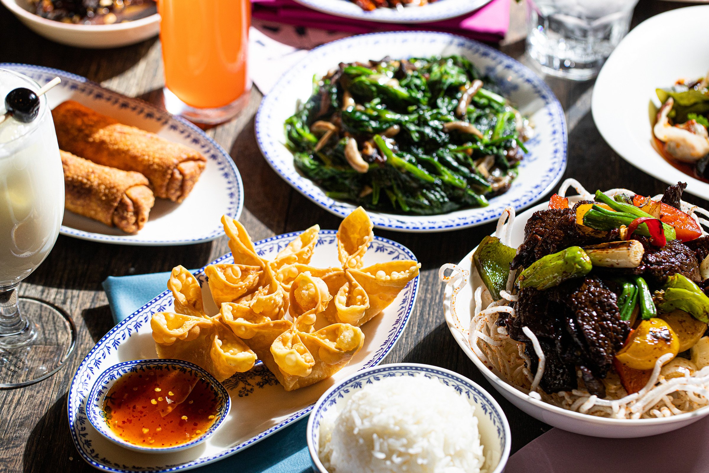 Китайский ужин. Китайская кухня. Кухня Китая. Традиционная китайская кухня. Традиционные китайские блюда.