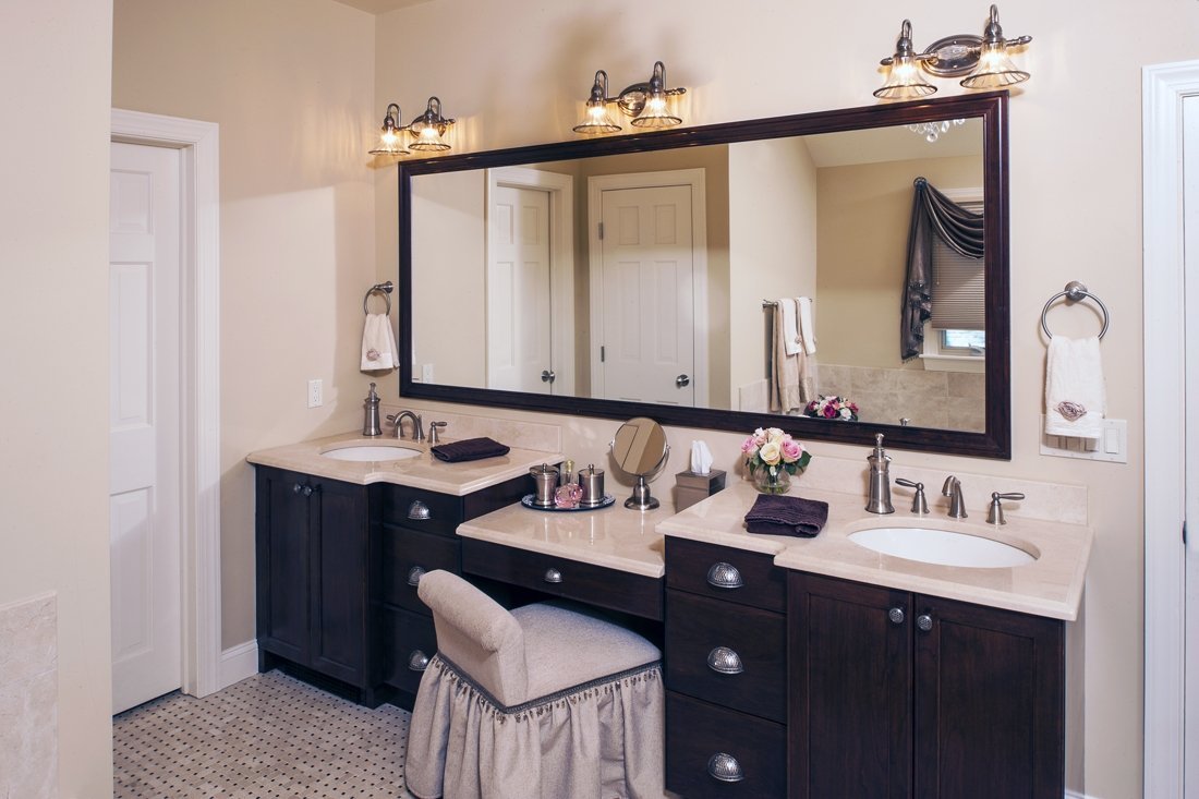 Зеркала и мебель для ванны. Туалетный столик с раковиной. Туалетный столик в ванной комнате. Туалетный столик с раковиной для ванной комнаты. Зеркало над раковиной.