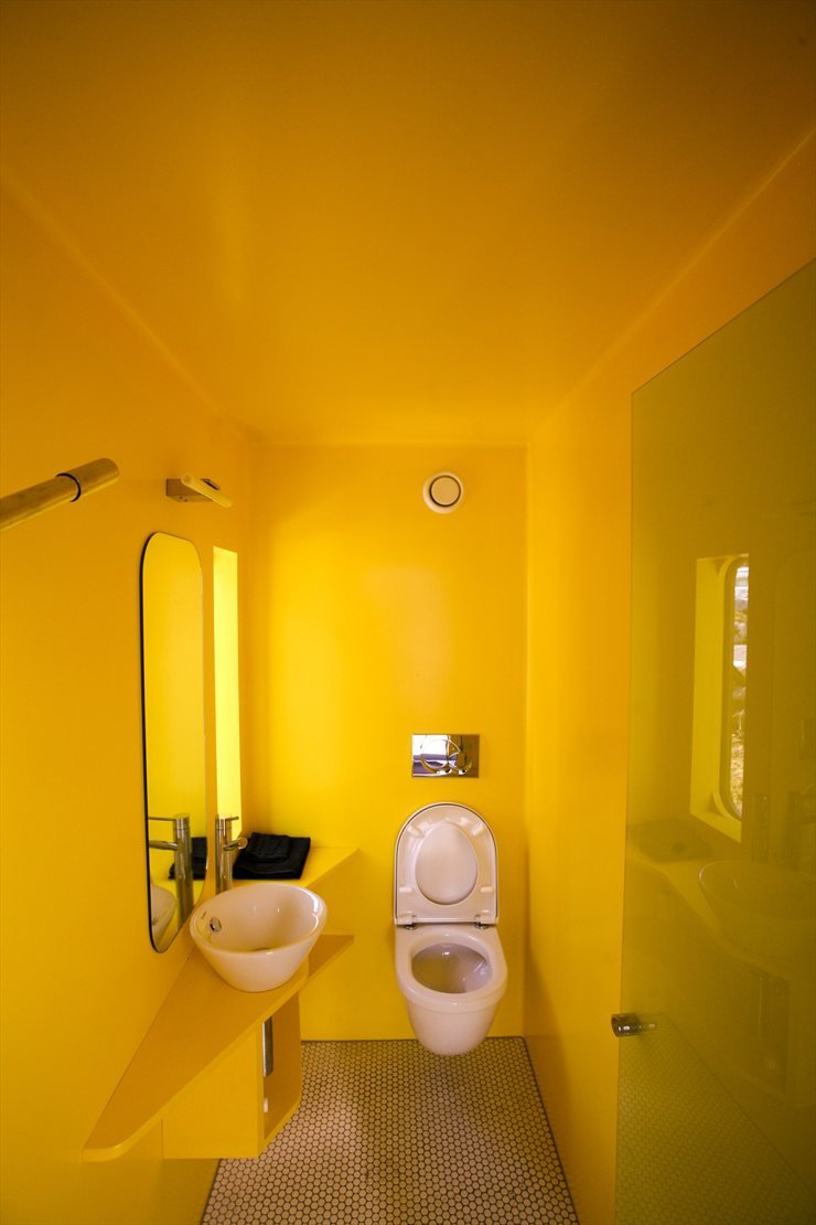 Желтый туалет