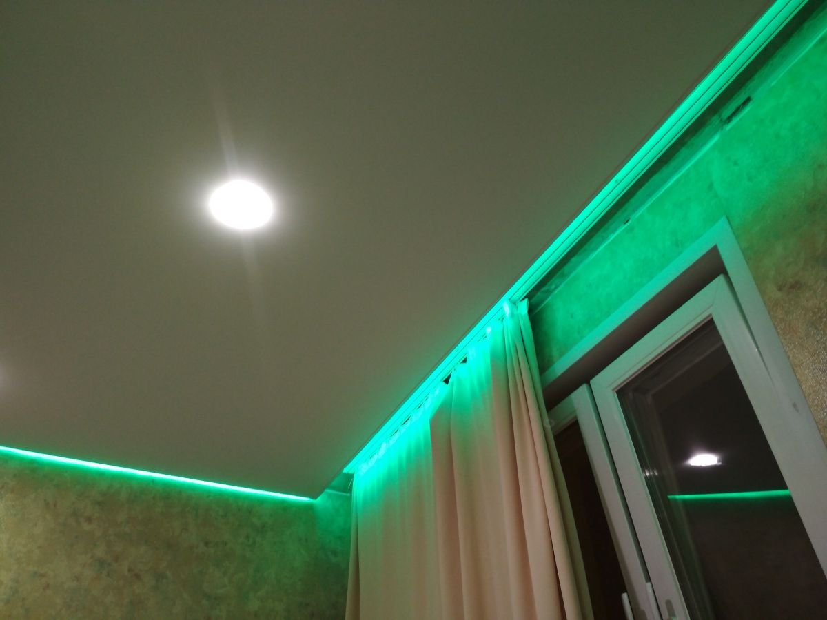 Карниз под натяжной потолок с подсветкой