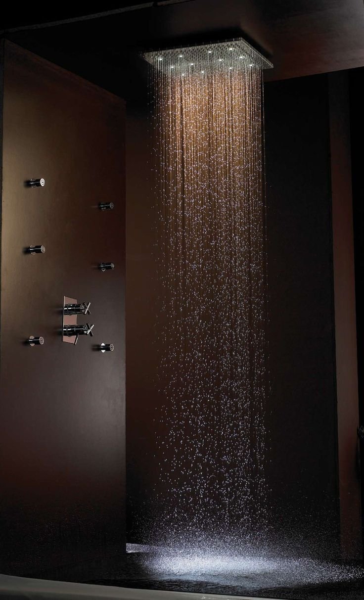 Shower house. Подсветка в душевой. Ванная комната с тропическим душем.