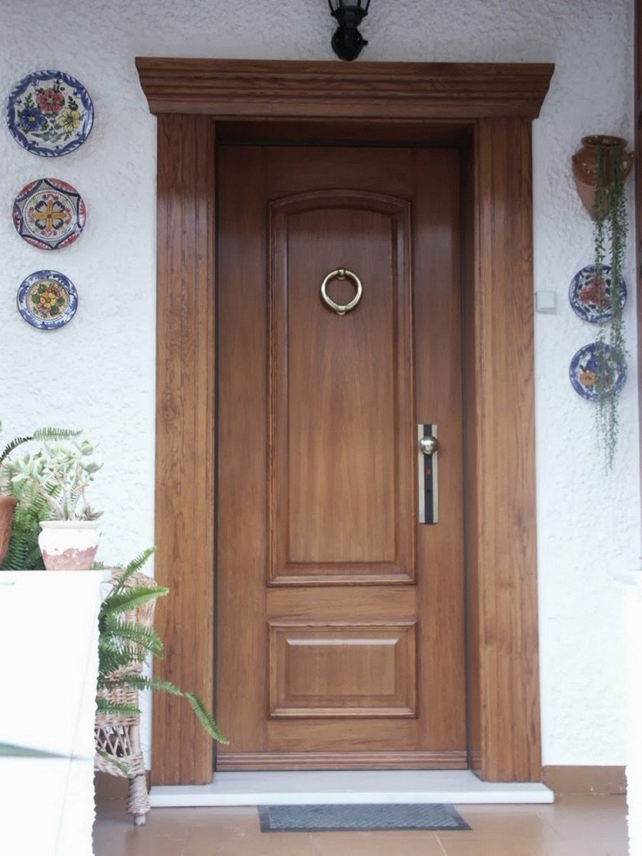Дверь деревянная входная