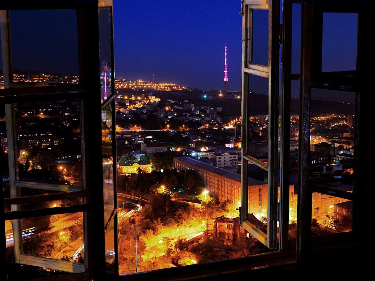 Iz okna. Вид из окна. Красивый вид из окна. Вид из окна на город. Вид из окна на ночной город.