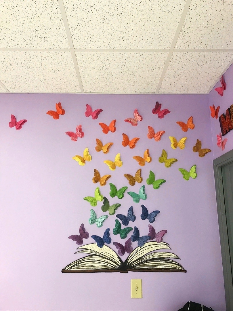Стена из бабочек