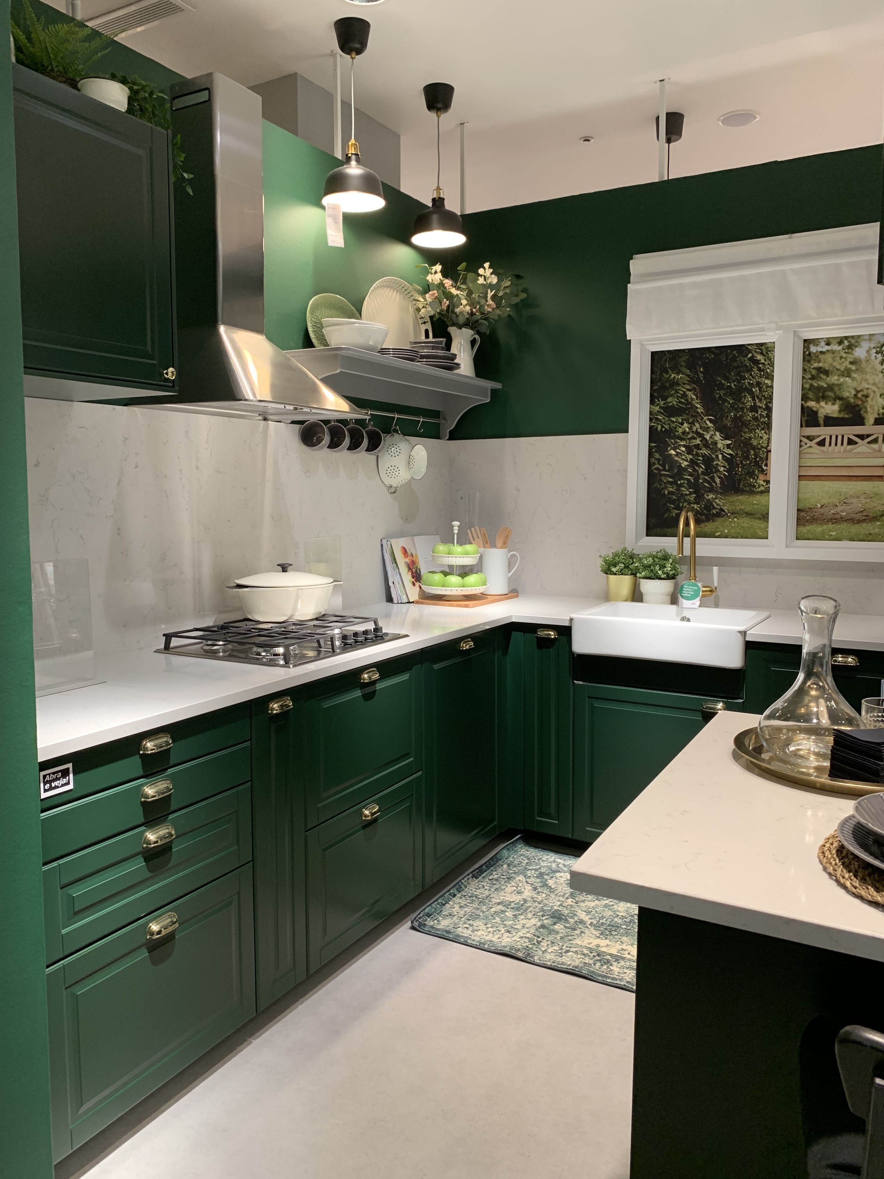 Кухни зеленого цвета и салатовые кухни - советы дизайнеров и фото кухонь в интерьере