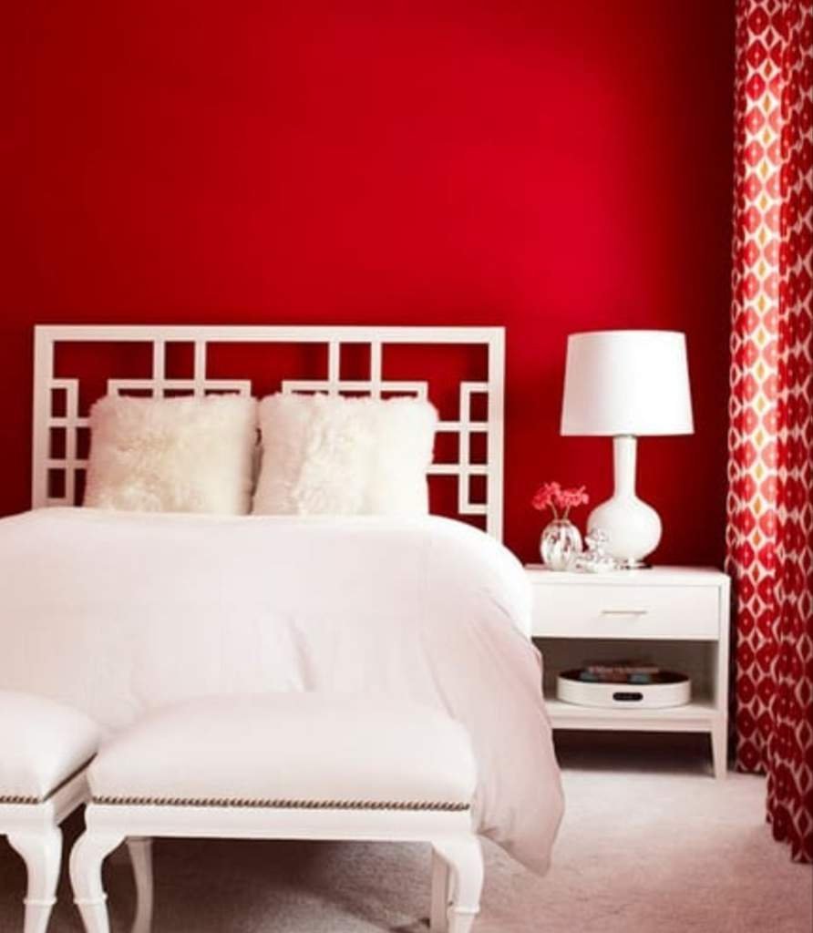 Спальня в красных тонах