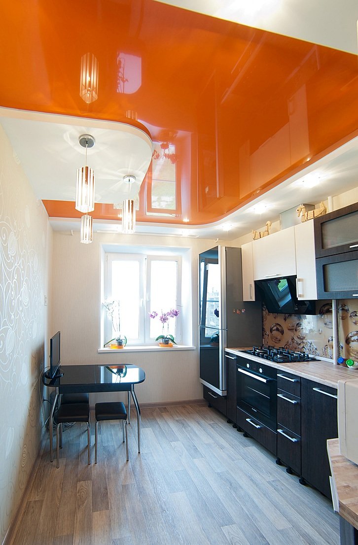 Оранжевый потолок