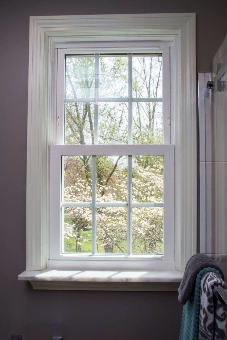 Белые окна с коричневыми откосами - 69 фото