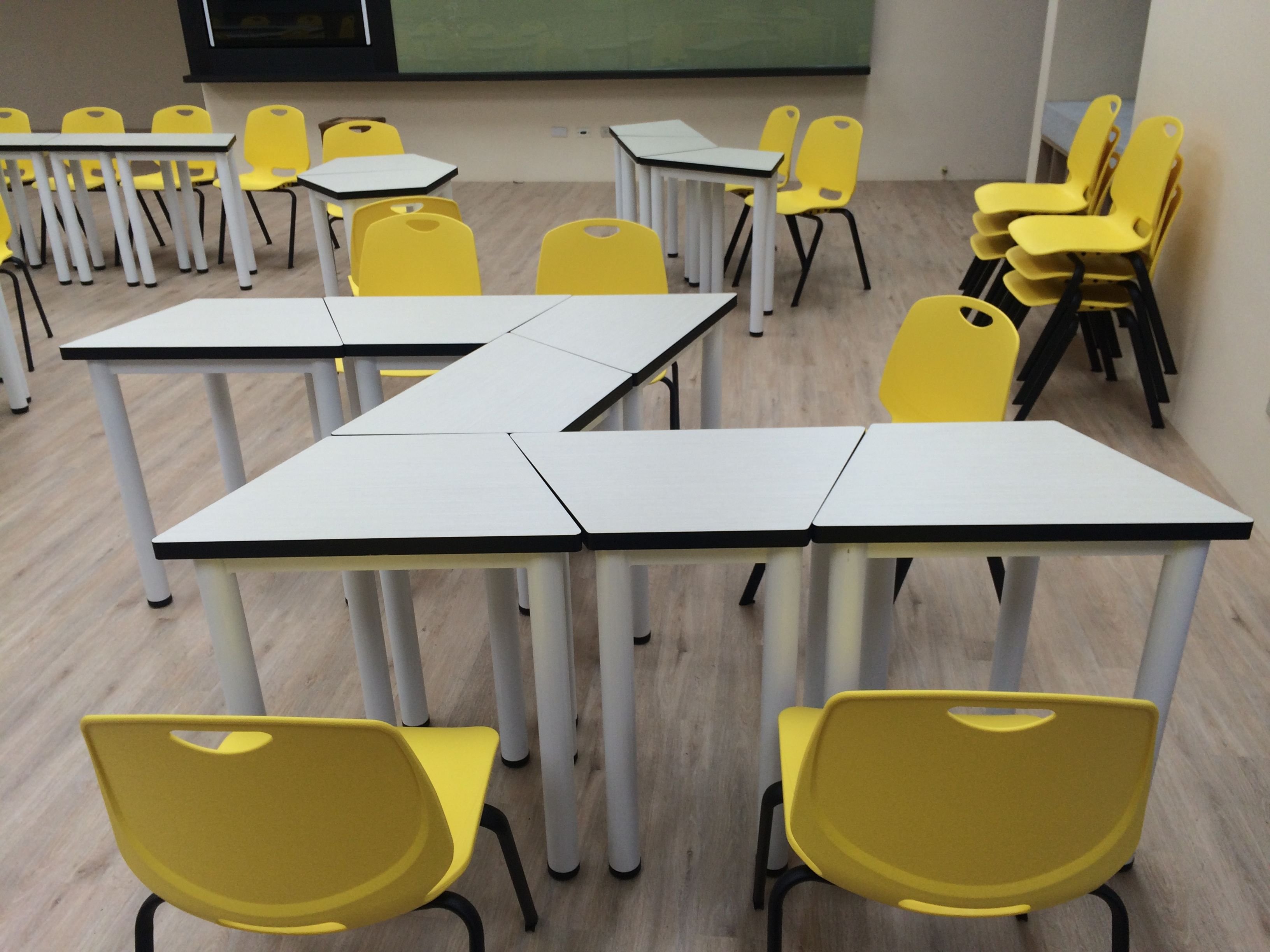 Модульные столы для школы. Современная мебель для школы. Столы трансформеры для школы. Стол "школа". Современные столы для школы.