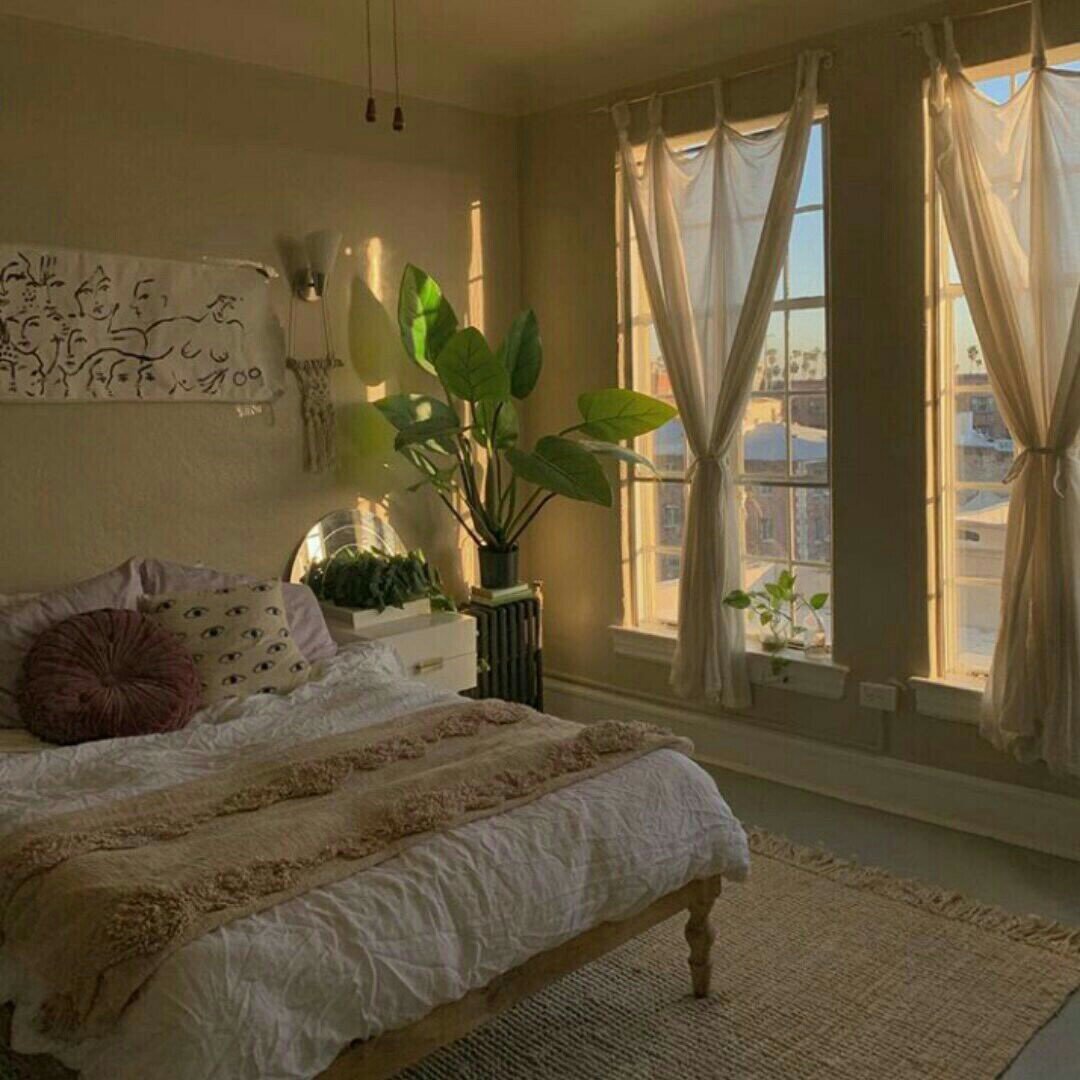 Декор окна в спальне