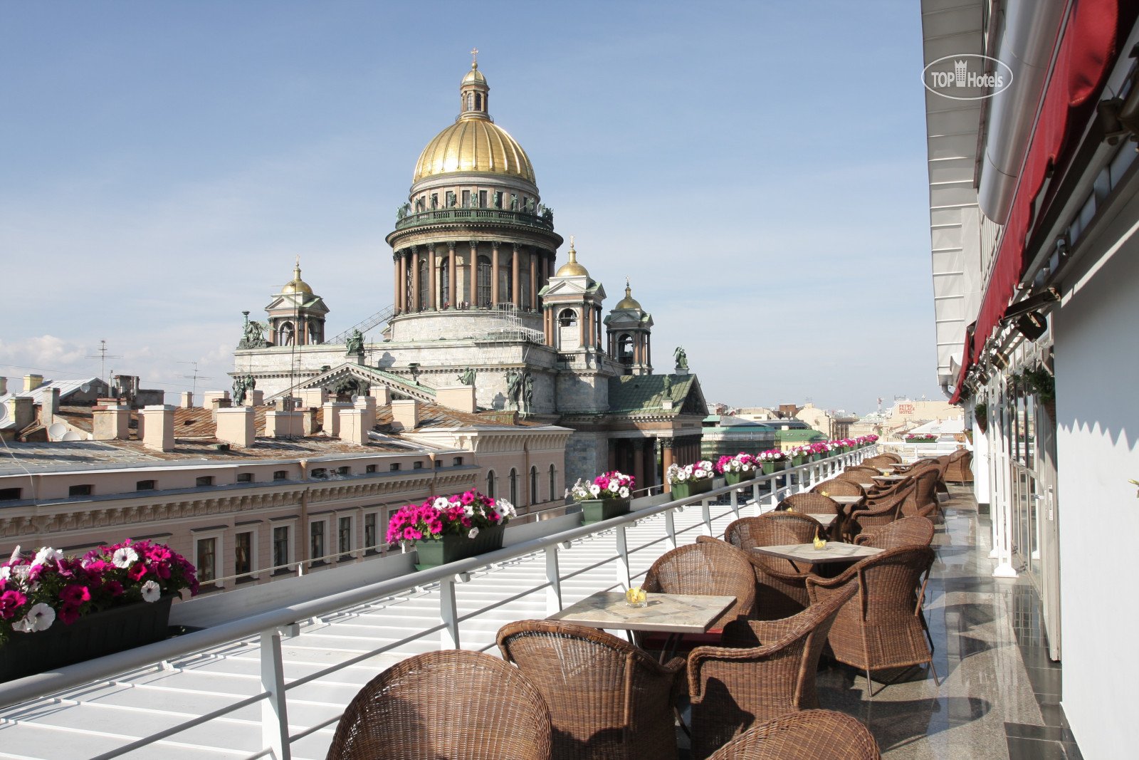 Петербургский регион. Ренессанс Санкт-Петербург Балтик. Отель Ренессанс Санкт-Петербург. Ренессанс Санкт-Петербург терраса. Отель с верандой Санкт-Петербург на Исаакиевский собор.