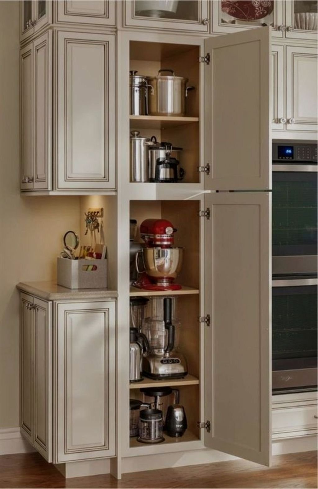 Шкаф для посуды на кухне высокий. Шкаф на кухню. Шкаф для посуды на кухню. Шкаф для кухонной техники. Шкаф под бытовую технику на кухне.