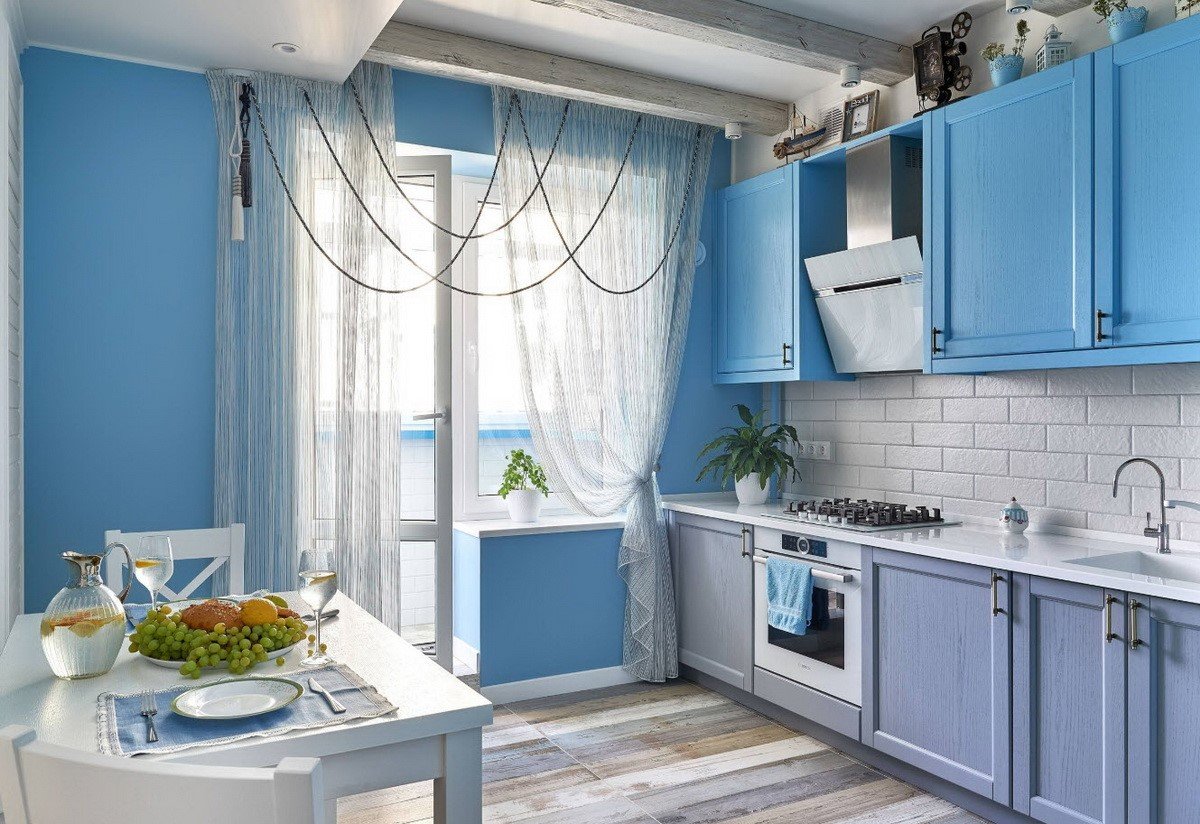 Голубые шторы на кухню
