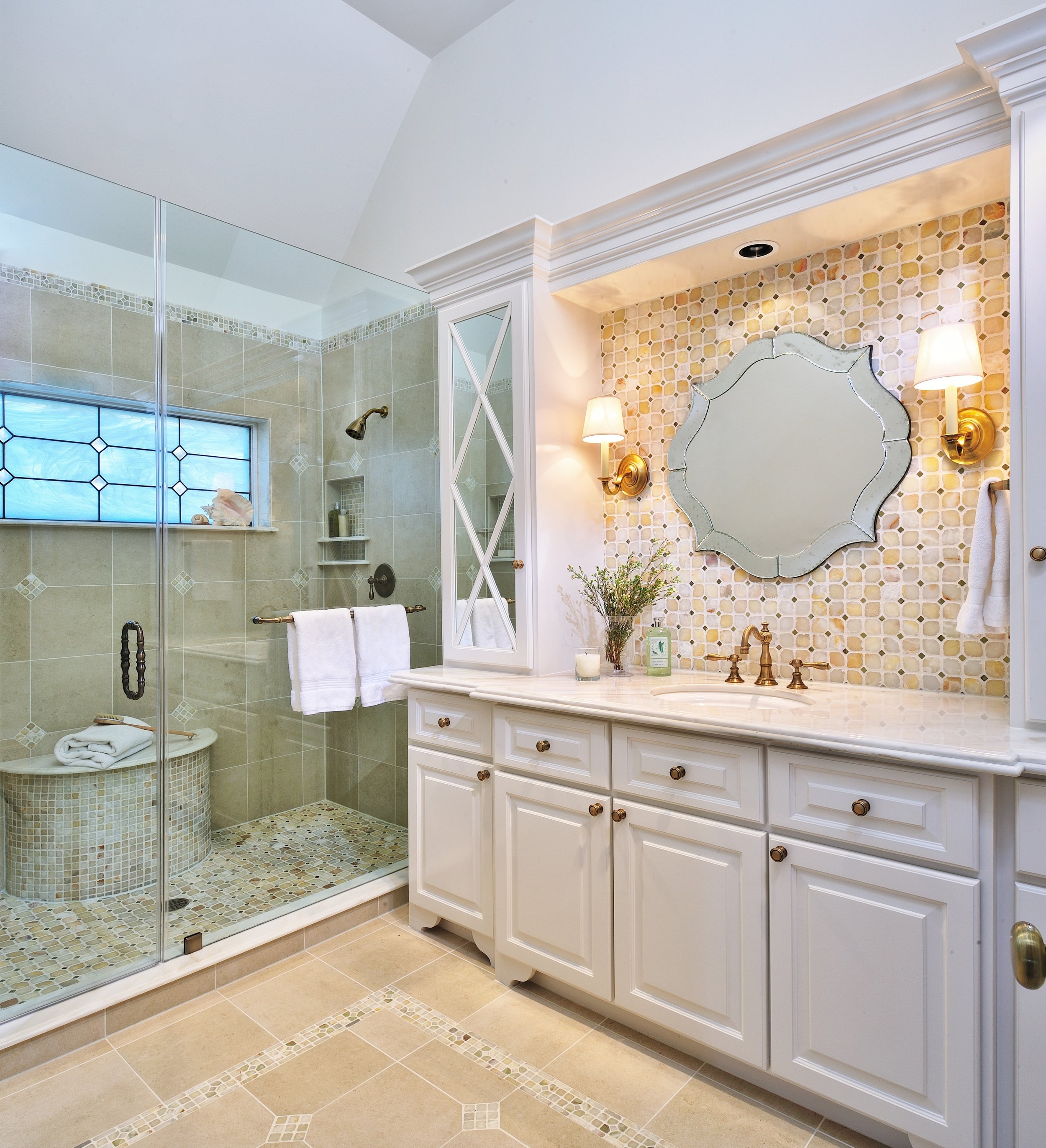 Зеркала и мебель для ванны. Декор ванной комнаты. Красивые Ванные комнаты. Красивые зеркала в ванную. Декорирование ванной комнаты.