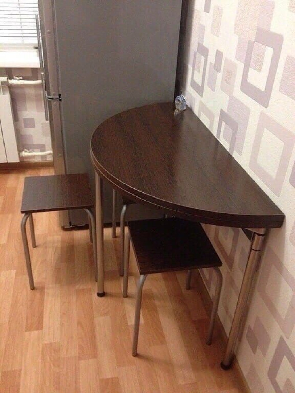 Раздвижной стол для маленькой кухни