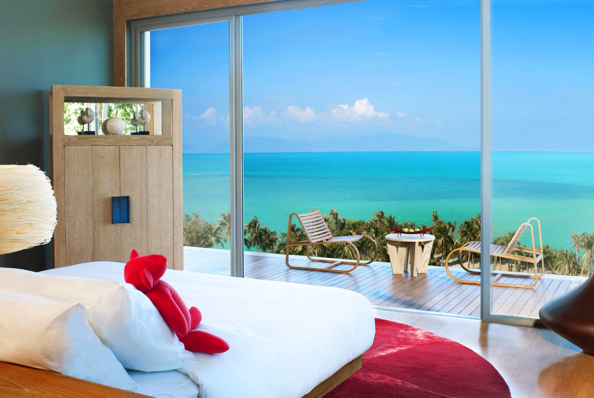 Поиск жилья на море. Спальня с видом на море. Комната с красивым видом. Спальня с красивым видом. Красивый вид на море.