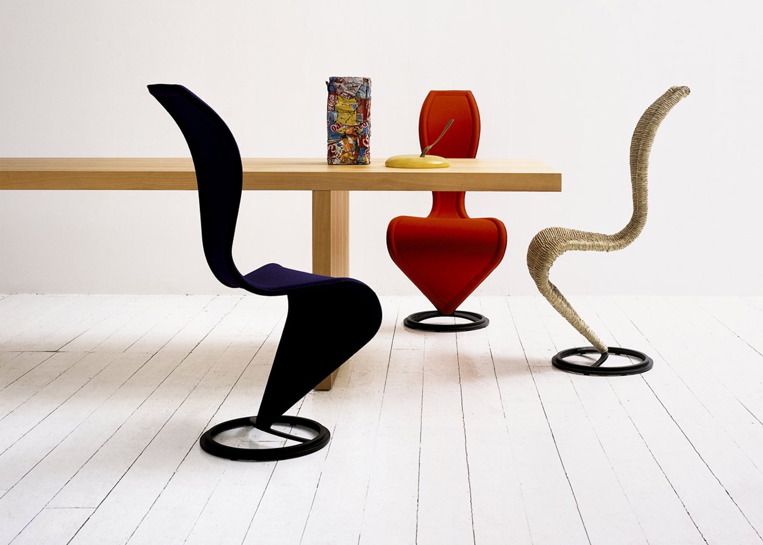 It s on the chair. S Chair том Диксон. Tom Dixon стул. Дизайнерские предметы. Дизайнерские предметы быта.