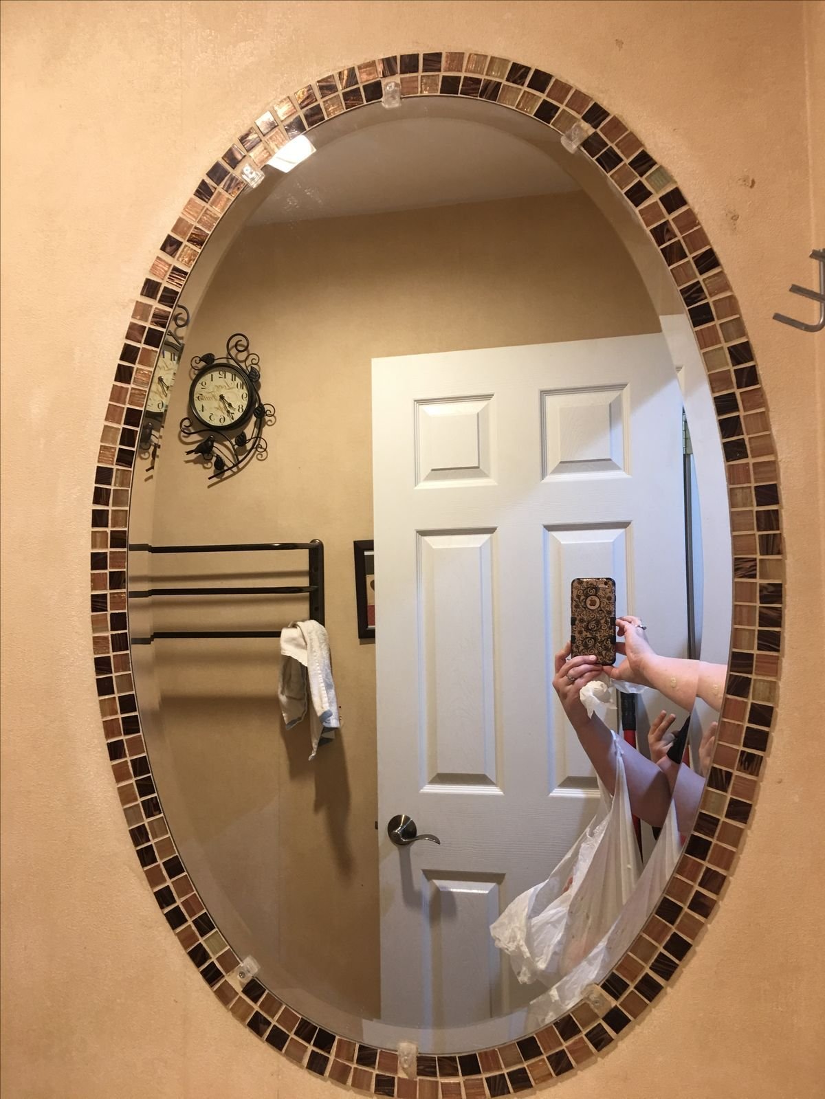 Дверь с зеркалом в ванную