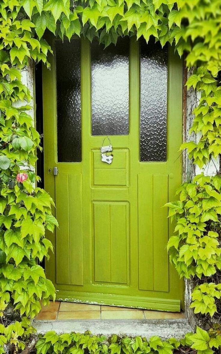 Зеленые двери