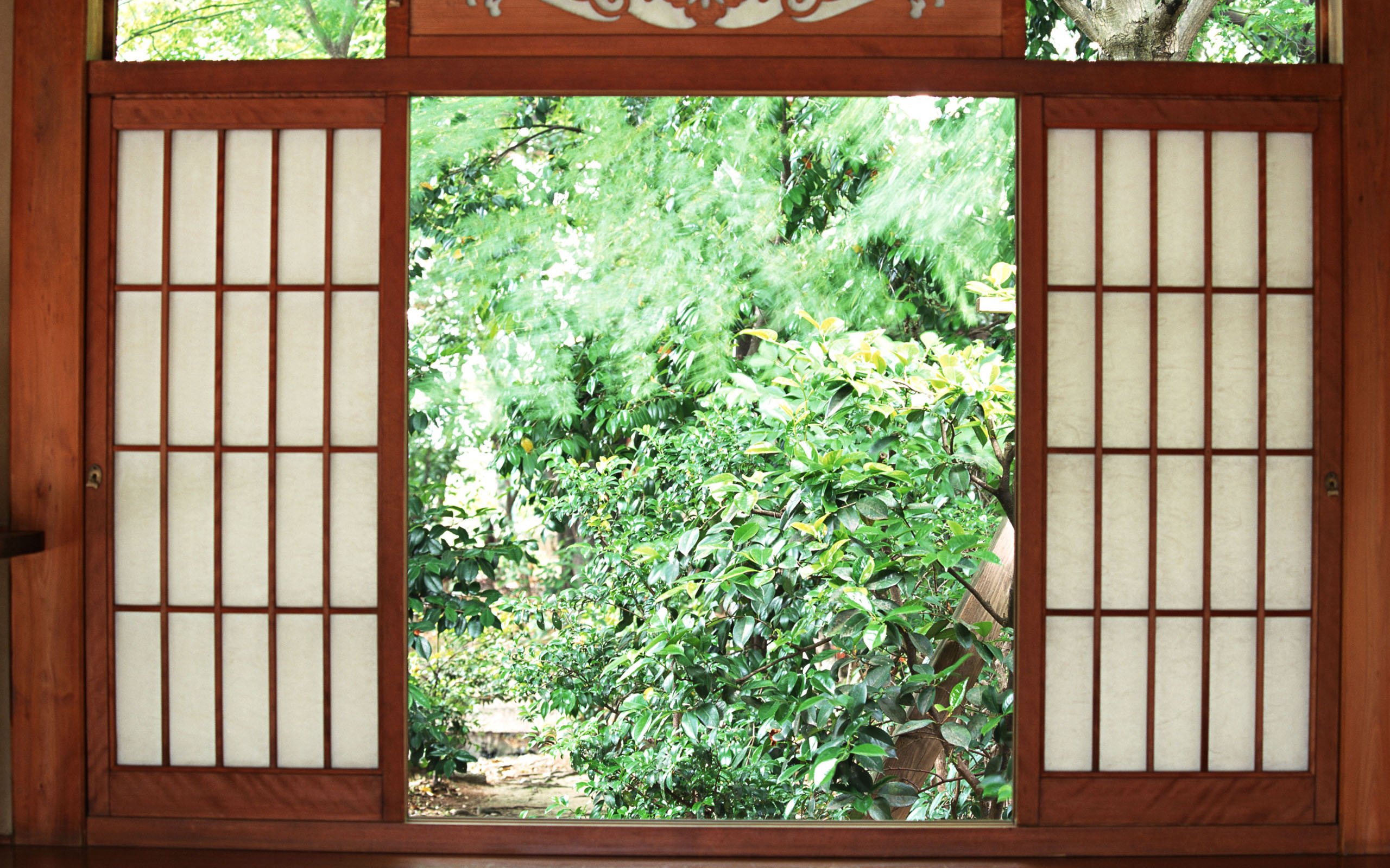 Открытые двери китая. Японские двери Сёдзи. Фусума и Сёдзи. Окно в японском стиле.