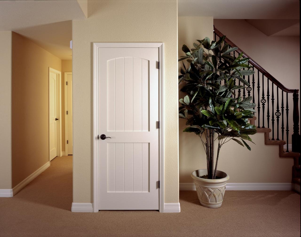 Door rooms 5 4. Двери в интерьере. Деревянные двери в интерьере. Дверь в комнату. Двери межкомнатные белые.