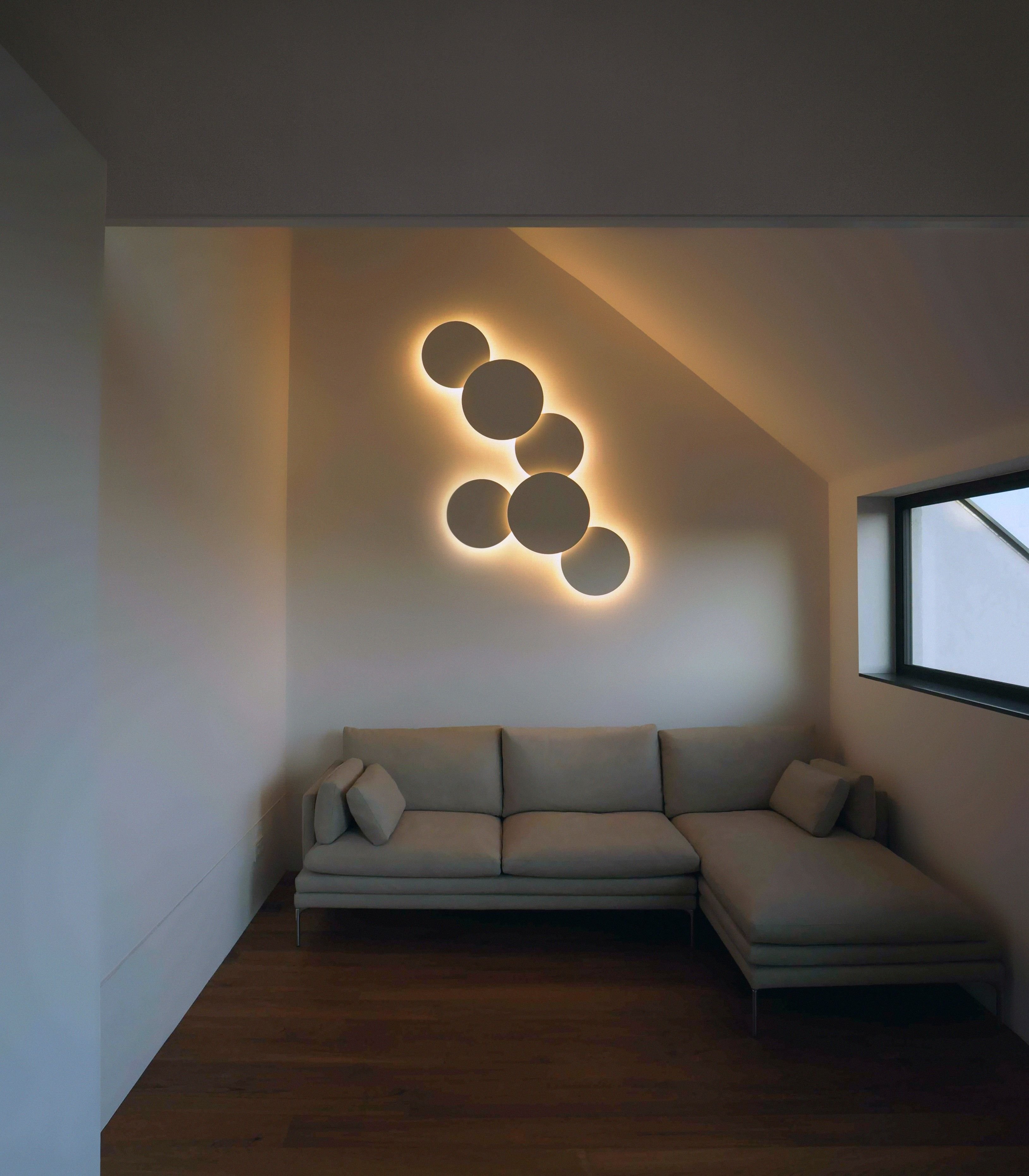 Глаз свет на стенах. Бра Puck Wall Art Vibia. Настенный светильник Vibia Puck. Бра Vibia Wall Lamp. Декоративные светильники на стену.