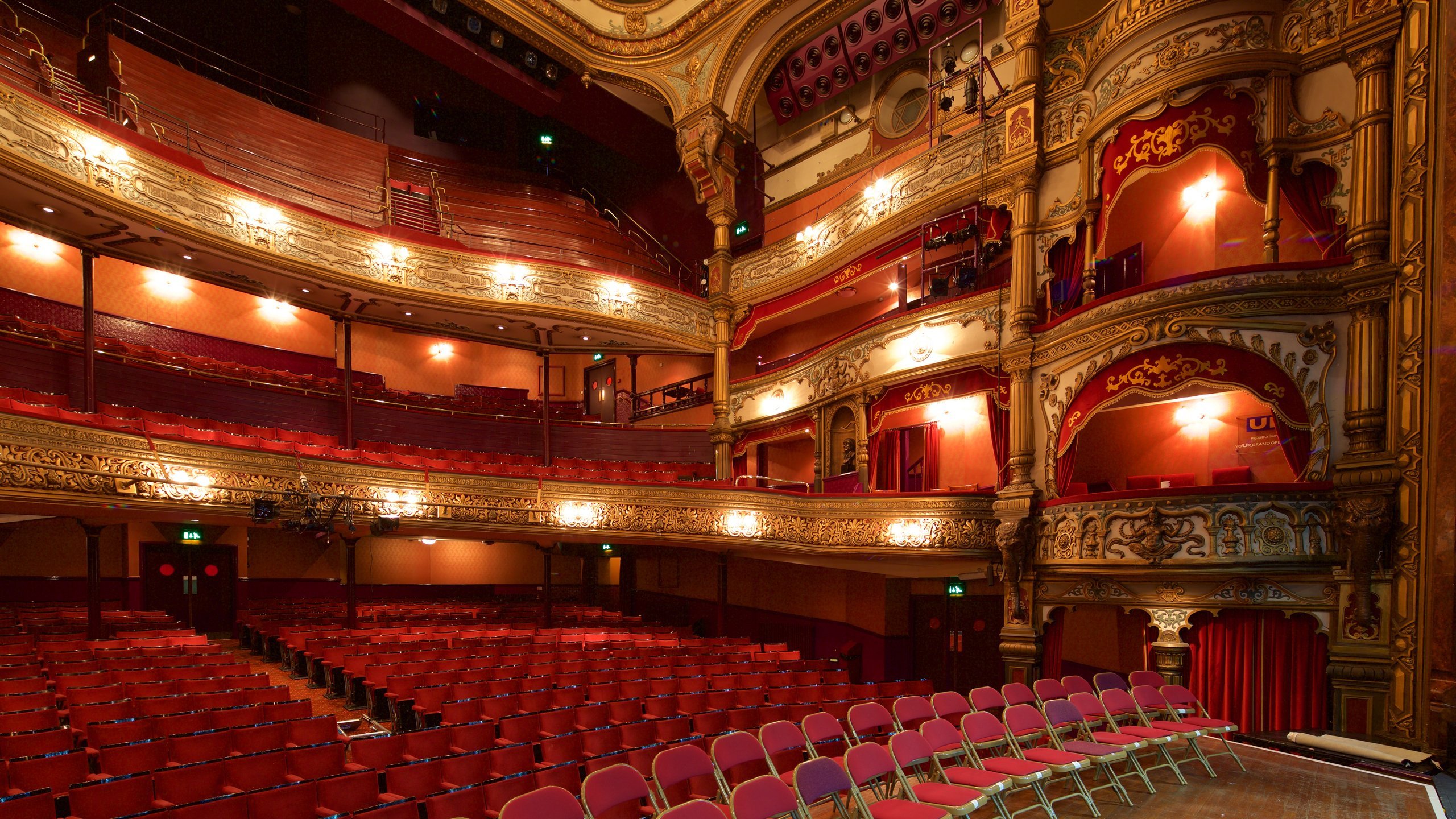 Какой там театр. Большой оперный театр Белфаст. Гранд опера Хаус Белфаст. Северная Ирландия оперный театр. Великий оперный театр Северной Ирландии.