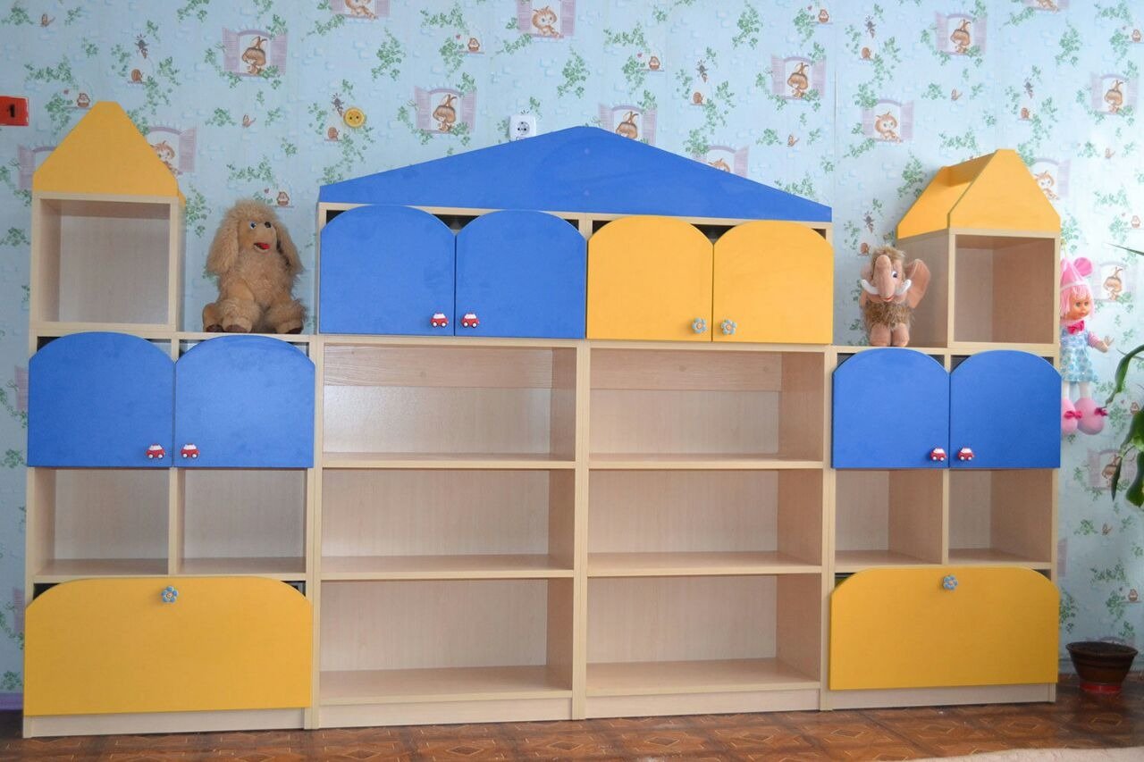 Стеллажи доу. Мебель для детского сада. Стенка детская для детского сада. Шкаф для детского сада. Стеллаж для игрушек в детский сад.