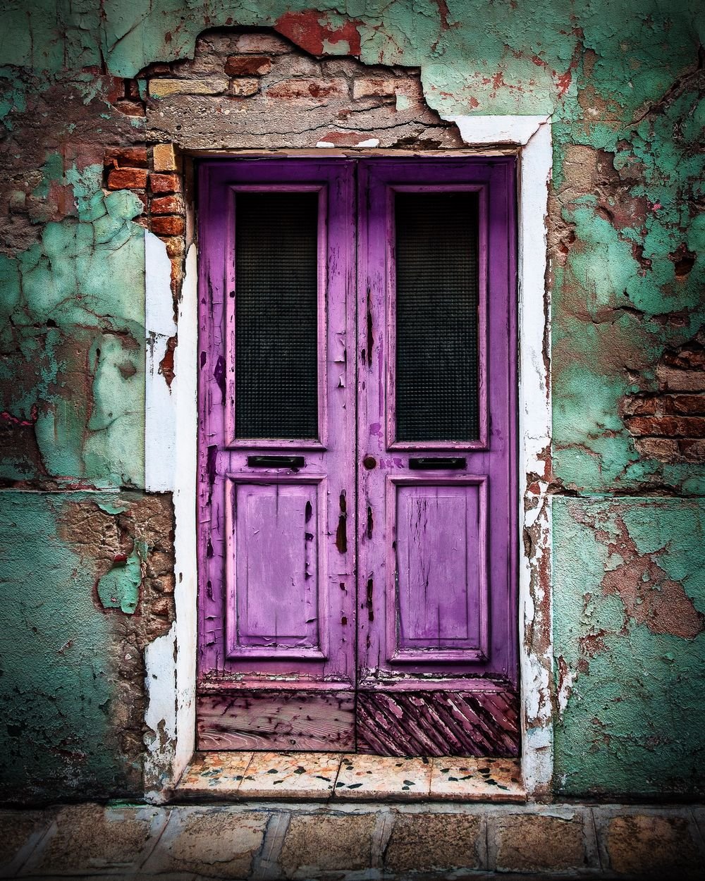 Красивые старые двери. Старая дверь. Старинная дверь. Красивые двери. Винтажная дверь.