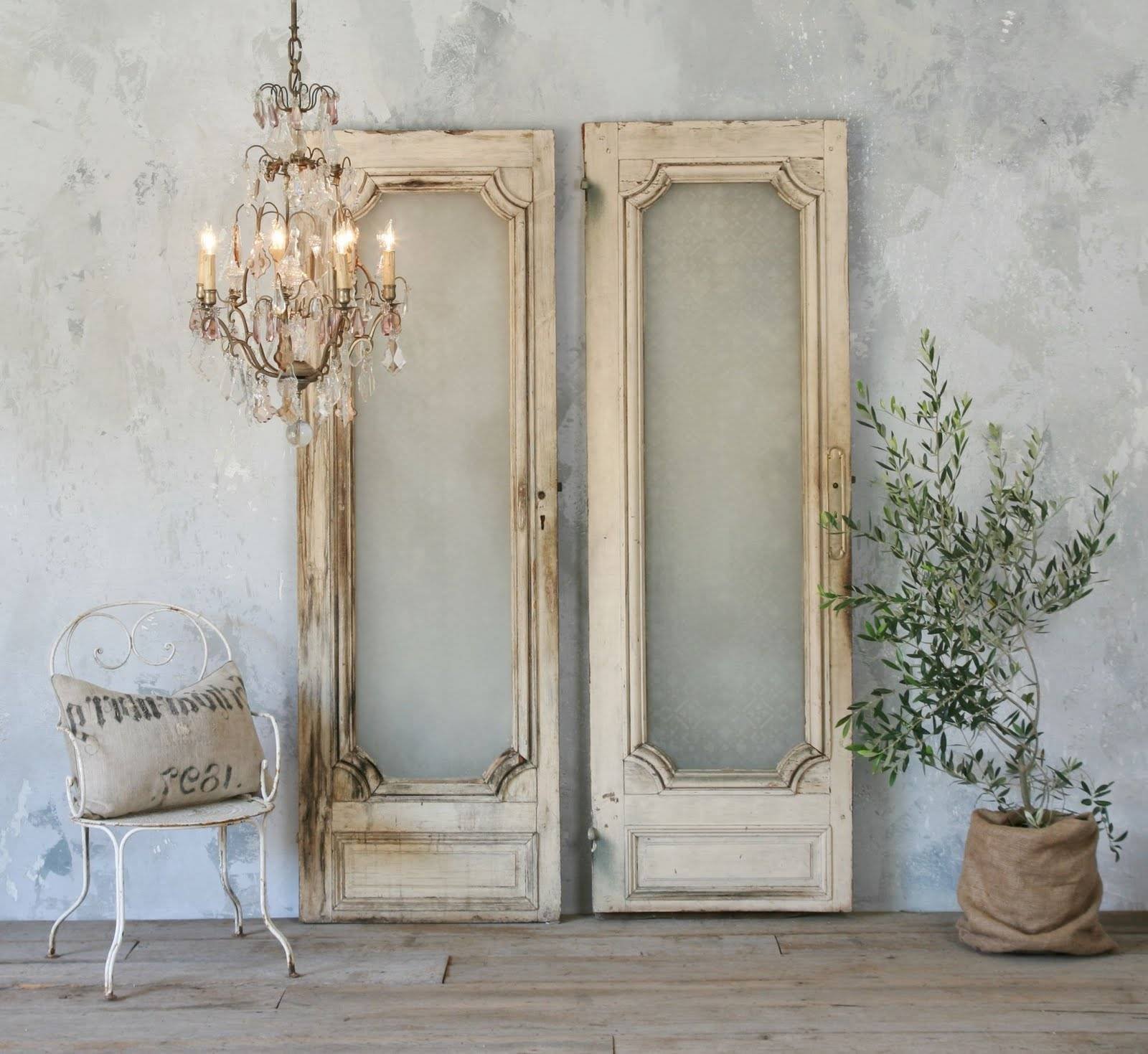 Двери винтаж межкомнатные. Shabby Chic двери. Двери в стиле шебби Шик. Двери в стиле Прованс и шебби-Шик. Двери в винтажном стиле.