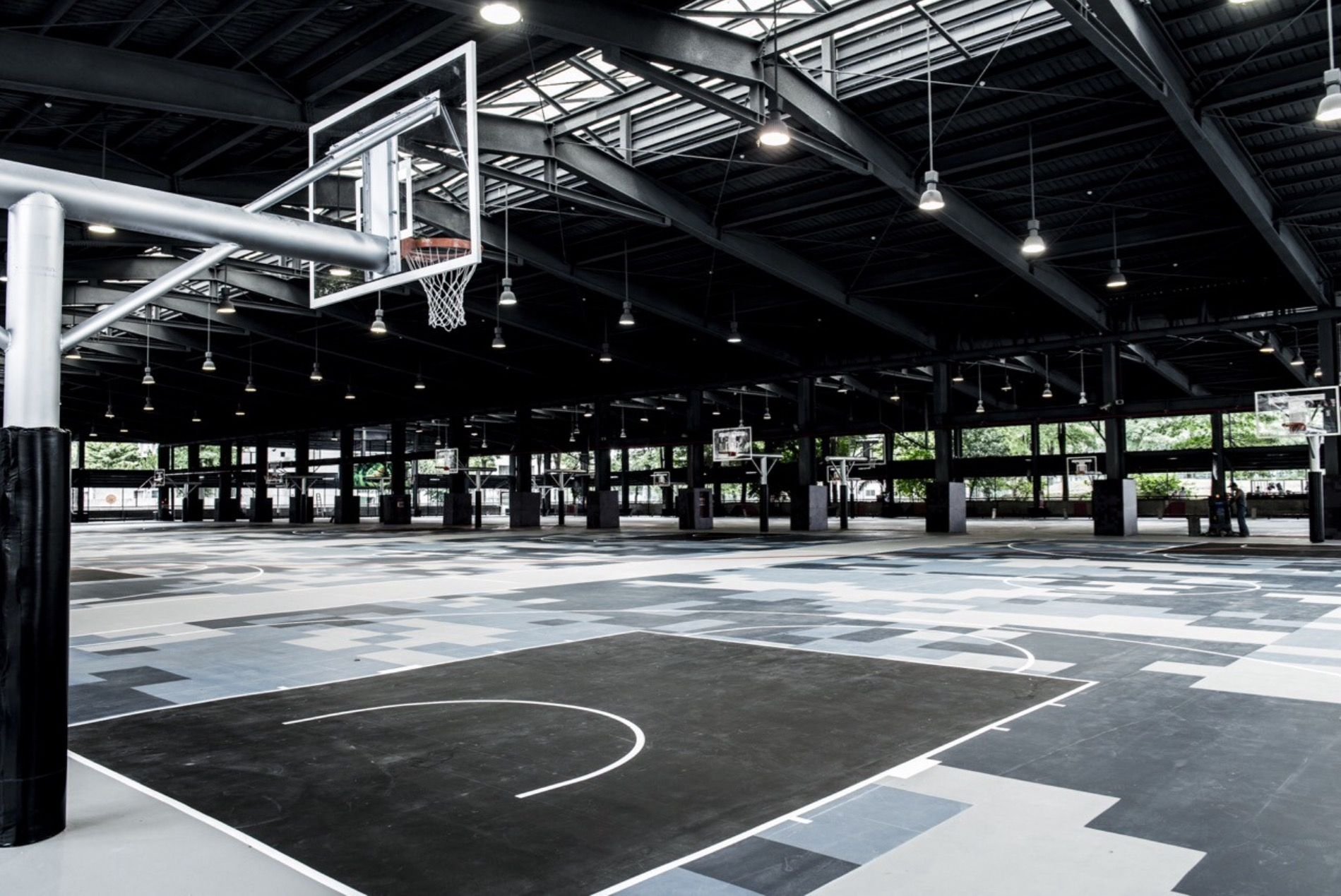 Профессиональные площадки. Basketball Court Indoor. Крытая баскетбольная площадка. Крытые баскетбольные площадки. Баскетбол площадка крытая.