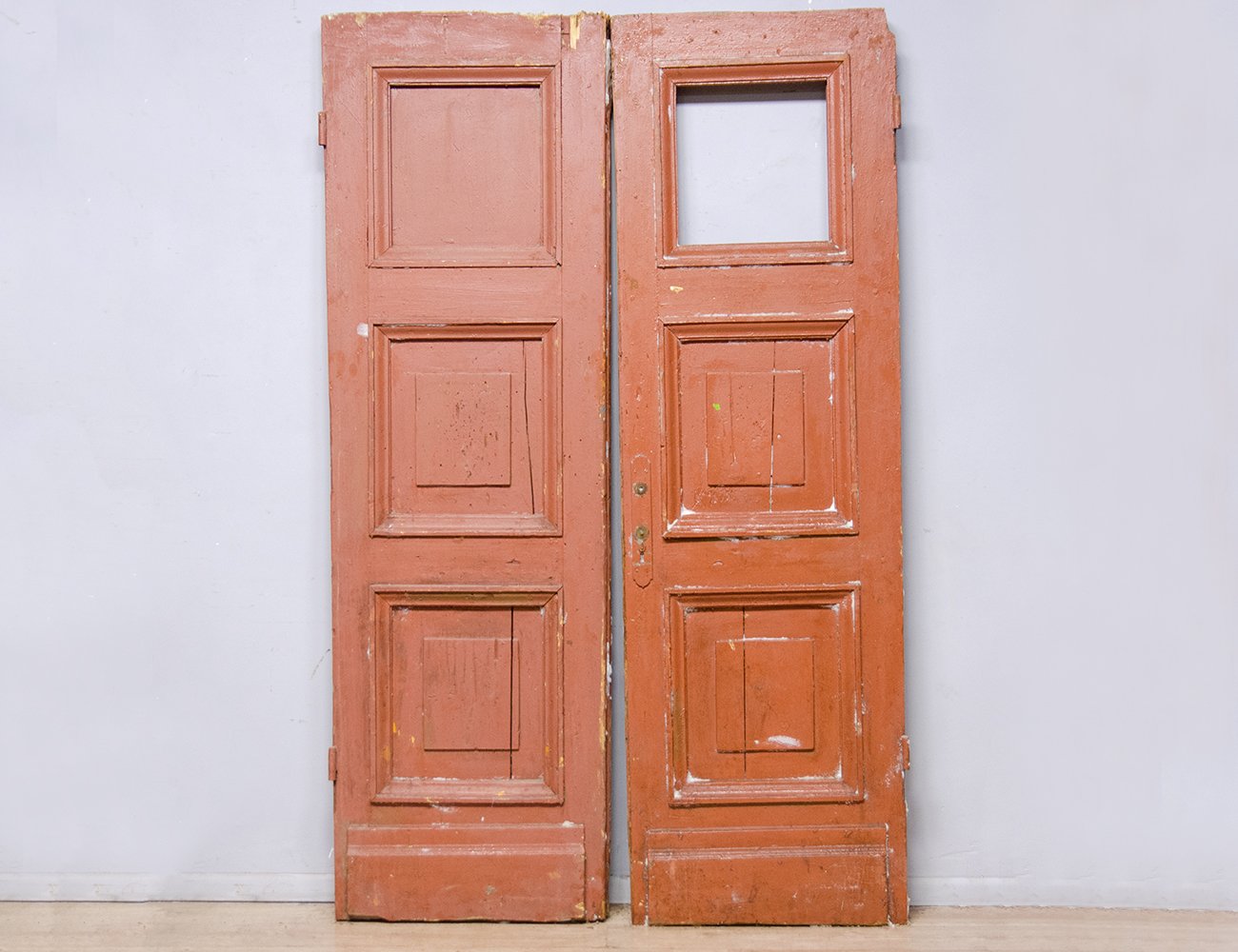 Советские двери межкомнатные. Советская дверь. Старинные распашные двери. Старая Советская дверь. Советские распашные двери.