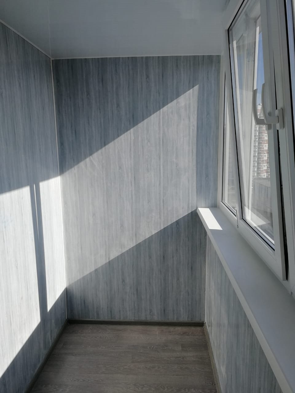 Обшивка балкона панелями